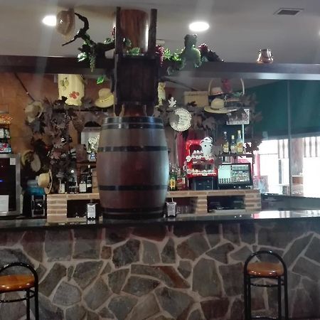 Отель Hostal La Aldaba Монтеарагон Экстерьер фото