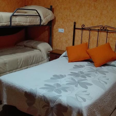 Отель Hostal La Aldaba Монтеарагон Экстерьер фото