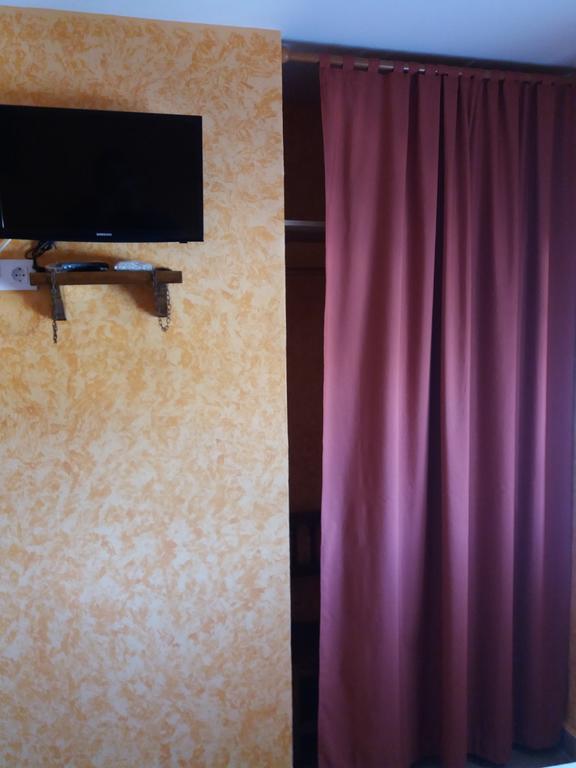 Отель Hostal La Aldaba Монтеарагон Экстерьер фото