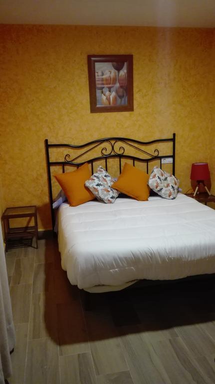 Отель Hostal La Aldaba Монтеарагон Экстерьер фото