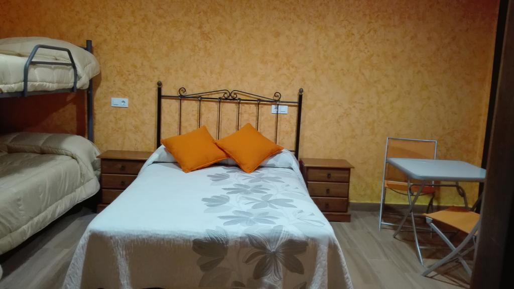Отель Hostal La Aldaba Монтеарагон Экстерьер фото