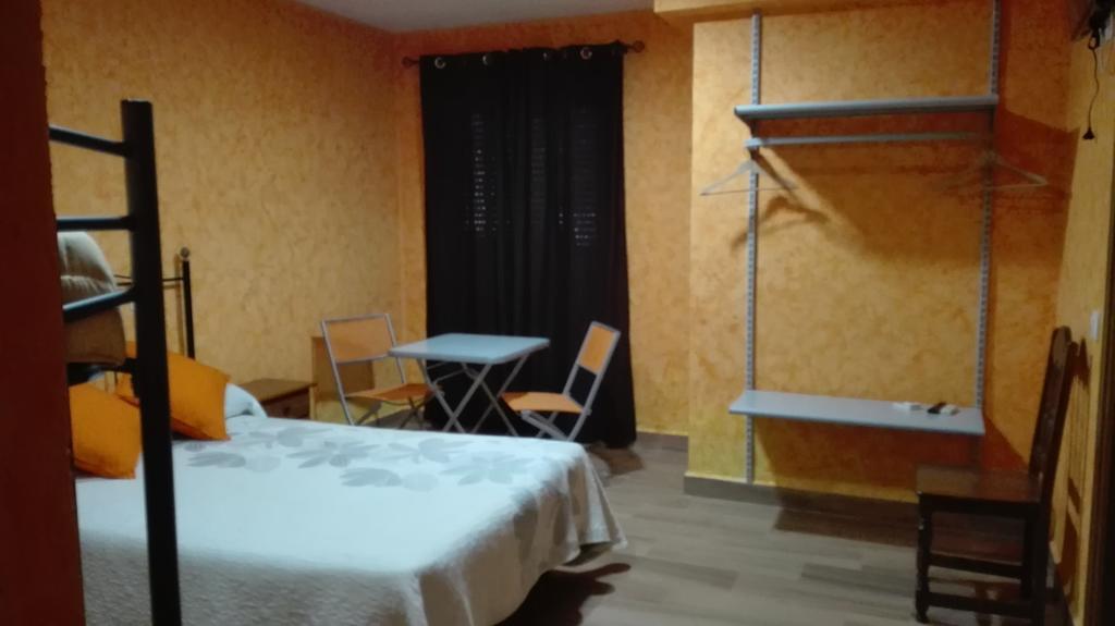 Отель Hostal La Aldaba Монтеарагон Экстерьер фото