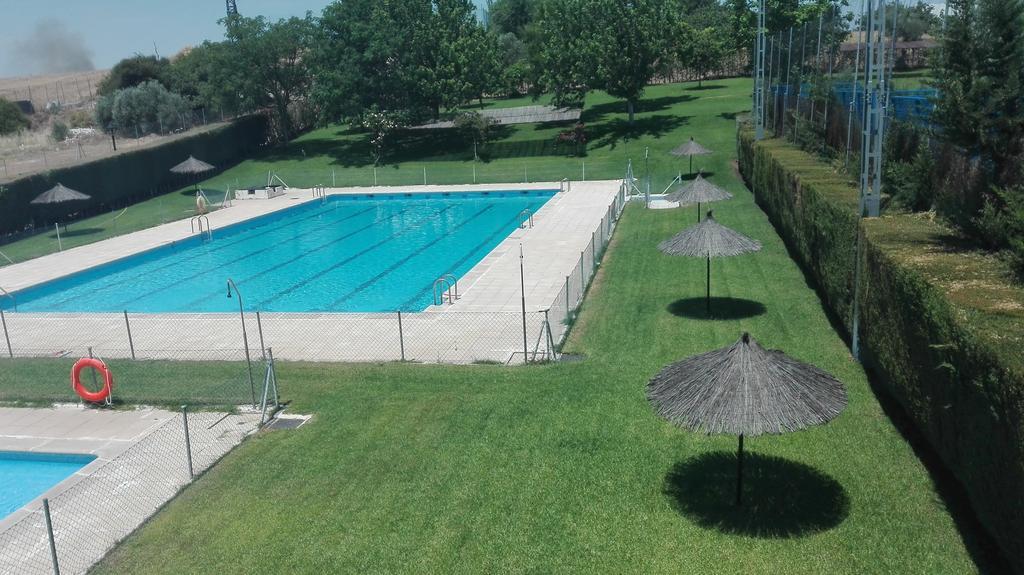 Отель Hostal La Aldaba Монтеарагон Экстерьер фото