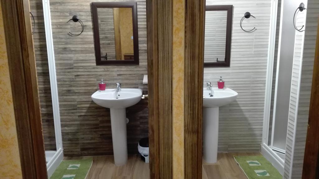 Отель Hostal La Aldaba Монтеарагон Экстерьер фото