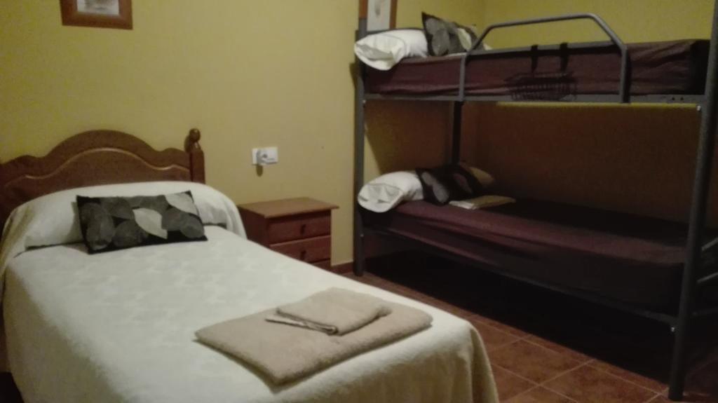 Отель Hostal La Aldaba Монтеарагон Экстерьер фото