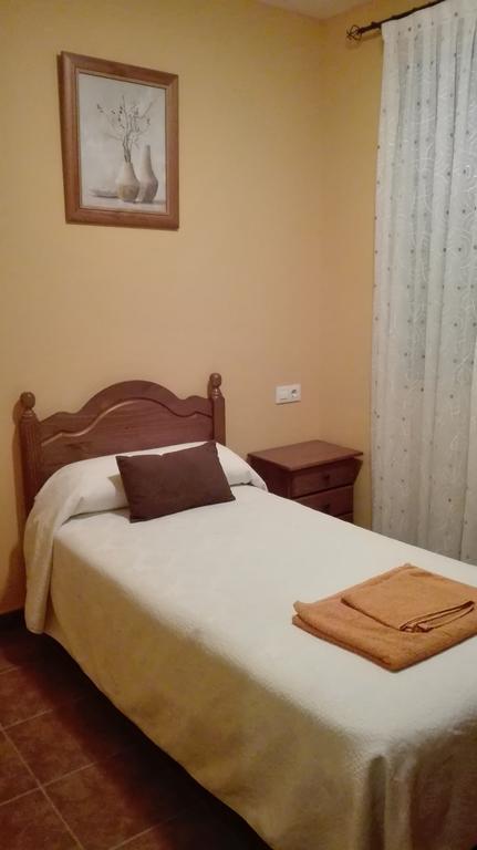 Отель Hostal La Aldaba Монтеарагон Экстерьер фото