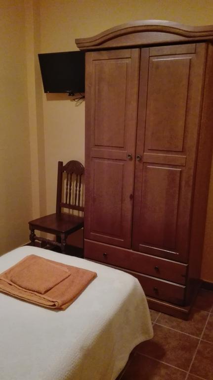 Отель Hostal La Aldaba Монтеарагон Экстерьер фото