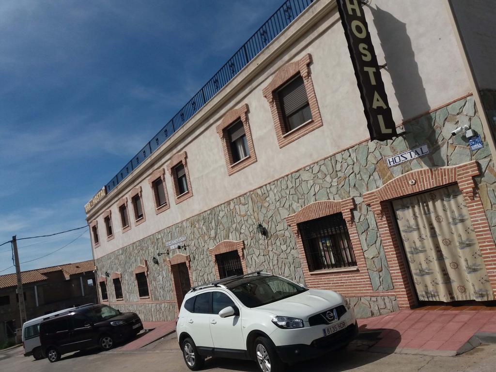 Отель Hostal La Aldaba Монтеарагон Экстерьер фото