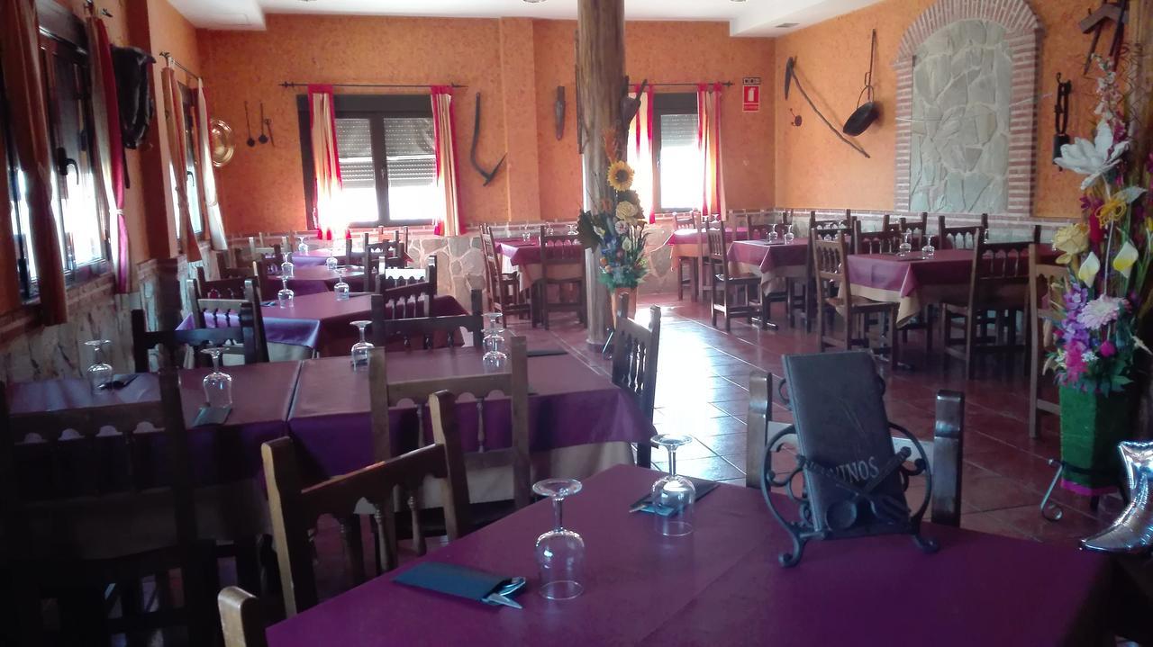 Отель Hostal La Aldaba Монтеарагон Экстерьер фото