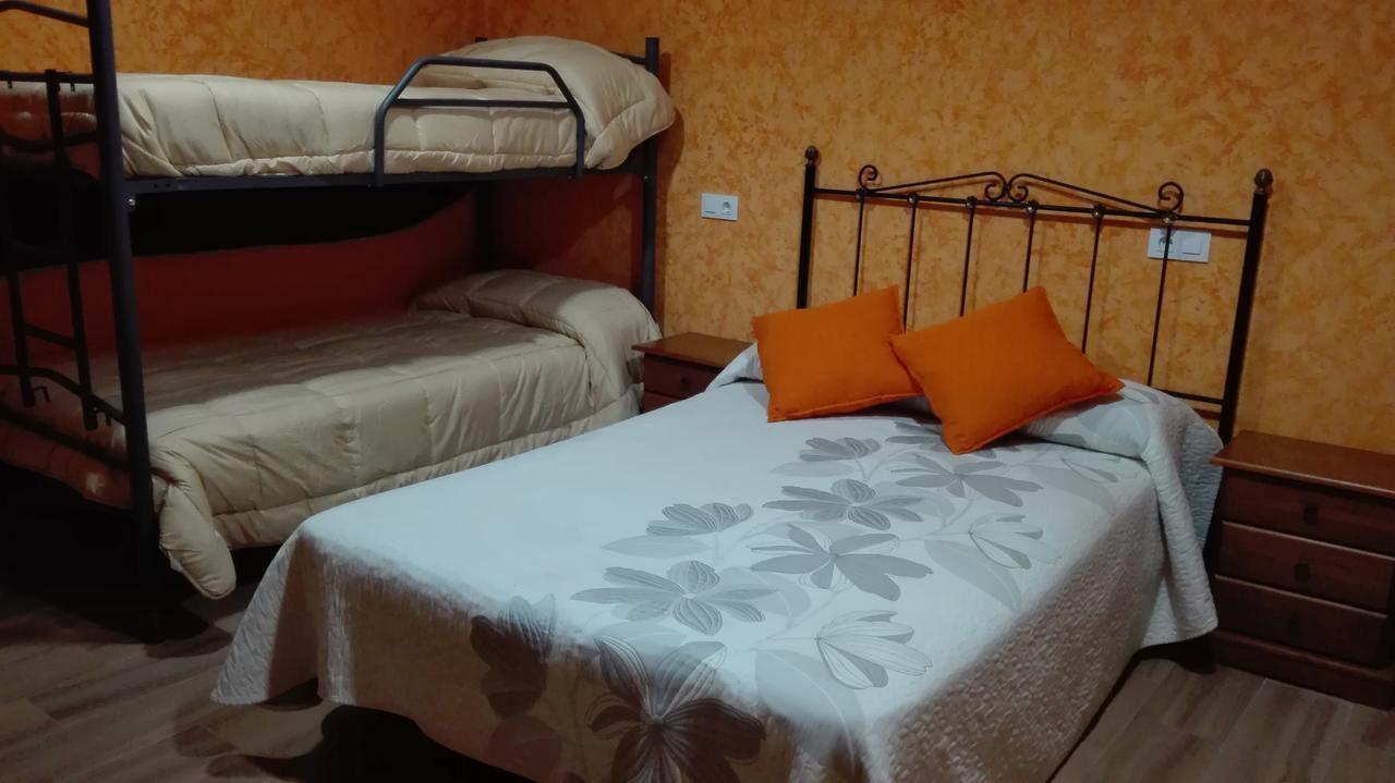 Отель Hostal La Aldaba Монтеарагон Экстерьер фото